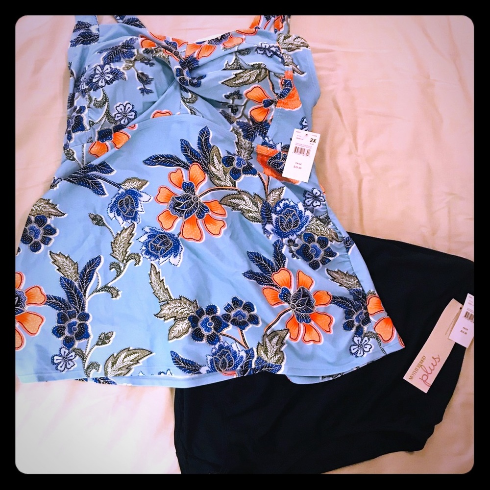 Motherhood Maternity tropical top & black bottoms